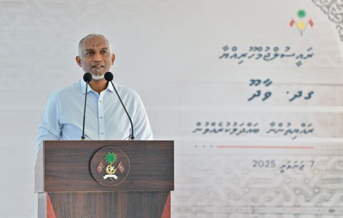 Vabaathakun salaamaiyvumah ninmunthah ninman jeheyne, eii dhathikurumah kuraa kannkameh noon: Raees
