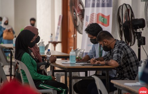 Raajjeygai 5 aharaai 11 aharaa dhemedhuge kudhinnah Covid vaccine dheyn hulhuvaalaifi