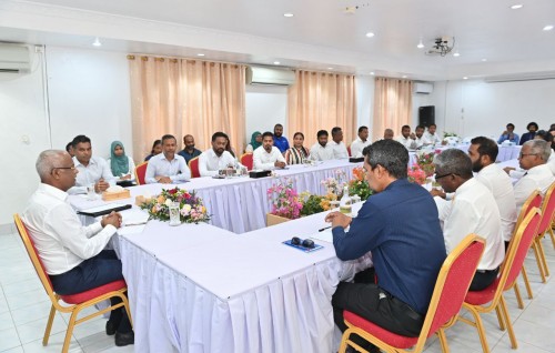 Fuvammulakaa behey kankan kuriah gendhaanee City Council ge mashavaraage mathin: Raees