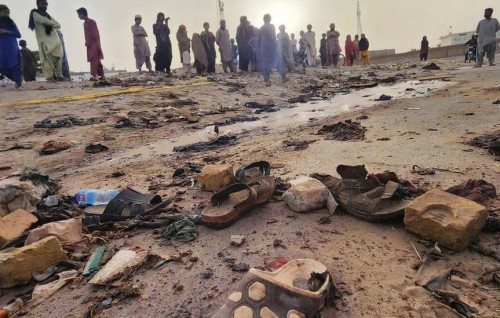Pakistan sifain thibey base akah hamalaadhee 23 sifain maraalaifi