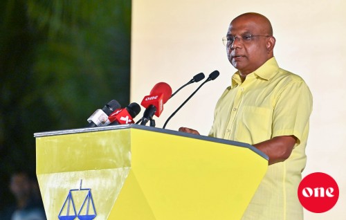 Eh helicopter inn nufudhigen ithuru helicopter aai dornier ah edhunee Yameen ge sarukaarun: Shahid