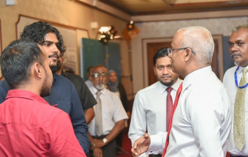 Noosverikamah minivankan dheegen sarukaarah vee undhaguleh neiy, vee faidhaa: Raees
