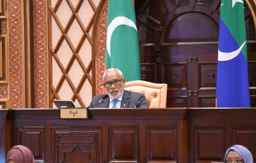Ameen ah hedhigoiy raees ah hadhan jeheykamah buni massala vaguthun balan jehey : Majilis raees