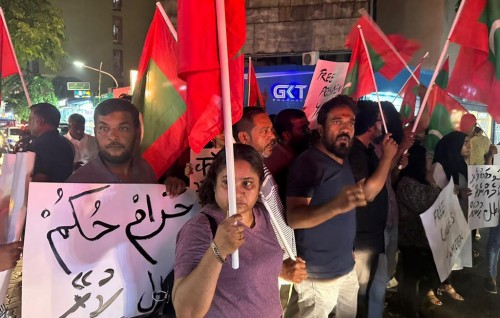 Idhikolhu muzaaharaa ge there in 16 meehaku hayyaru kohfi