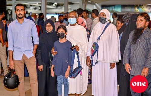 Umra ah meehun gendhiyumuge huhdha ah edhen hulhuvaalaifi
