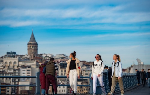 Turkey ge aanmun gey bandhukoh, touristunnah minivankan dheythee rathah