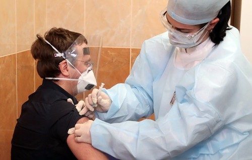 70 Clinic gaaim koh Russia rayyithunnah Covid vaccine dheyn fashaifi