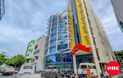 Customs ah faisaa nudhakaa meehunge nan aanmu kuranee