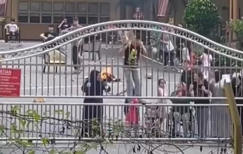 Malaysian armed forces manage protest by Palestinians at Wisma Transit Facility