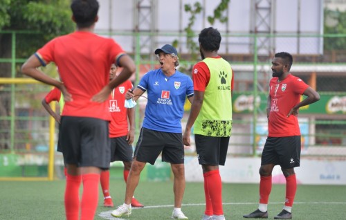Gaumee team ah badhalu thakeh genes, Coach thajuribaaeh kollanee