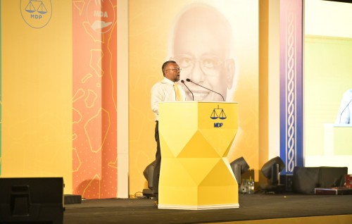 Dhevana dhauruge dhathuru mi fashanee kohthaai fenaa aruvaa baraakohgen, vaadhaverinnah dhen atheh nuvaane: Fayyaz