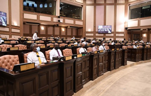 Chief Ombudsperson ah 37,500 Ombudsperson ah 33,500 Rufiyaage musaara dheyn Majlis in faaskoffi
