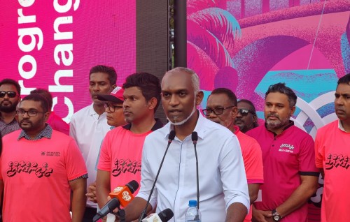 Muizzuge fahu bas: vote dhey iru visnanvee minivankamaai siyaadhathu rahkaatherikuran