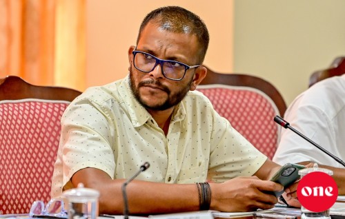 Yasir ge visnumah badhaleh, vidhaalhuvanee mihaaru thaaeedhu kuravvanee Nasheed ah kamah!