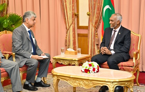 Pakistan ge minivan dhuvahuge thahuniyaa Raees fonuhvaifi