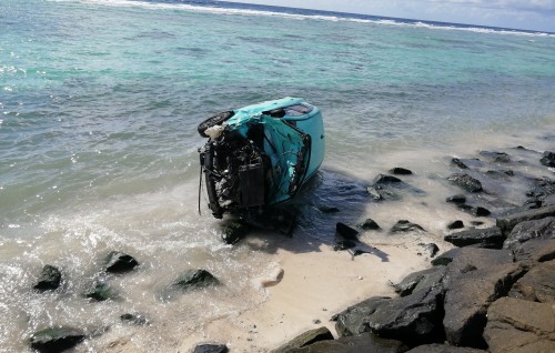 Thinadhoo gai car eh control in nahtai moodhah, ekakah serious aniyaathakeh