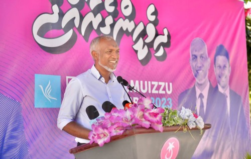 Alhugandah ithubaaru koffi nama Raajjeyge minivankan yageenkoh dheynan : Muizzu