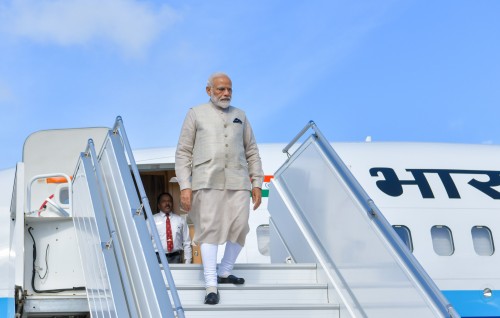Muizzu huvaa kurahvaa rasmiyaathah Modi ah dhauvathu dhenee