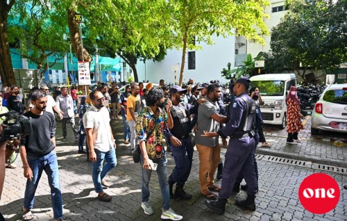 Gondi gelley islaahaa gulhigen MDP aai sarukaaru supporter in Majilis dhoshah
