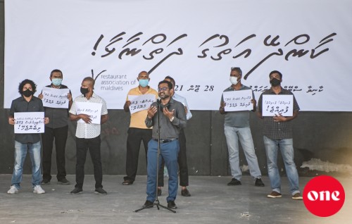 #OnePhoto: 'Kaandhey athuga dhaiy naalhaa' - Restaurant Association ge sulhaveri muzaaharaa