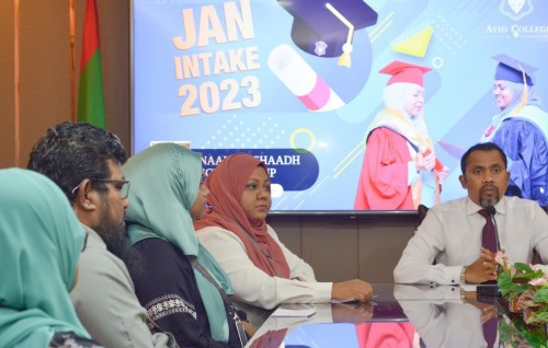 NaibRashad 30 scholarship aaeku Avid College course thakah kurimathilumah hulhuvaalaifi