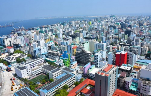 Male' ge'eh ge vaigolhin vettunu meehakah faruvaa dhenee