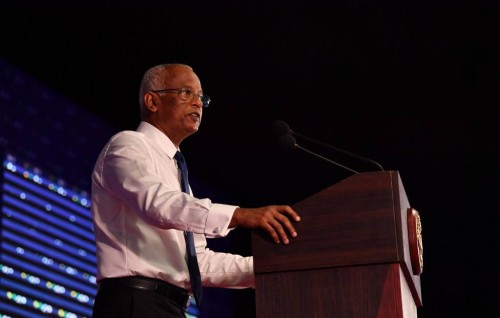 Anhenunah baikulha bai dheegen maanavee laamarukazee jazeeraa dhiriulhumeh nuhoadheyne: Raees