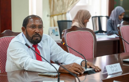 Mi'ee verikamah annan vee vaudhaa medhu visnanvee vagutheh noon, gaumu salaamaiy kuranvee vaguthu: Qasim