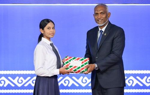 O'level adhi A'level ge emme rangalhu natheejaa hoadhi 441 kujjakah Raees inaamu dhevvaifi