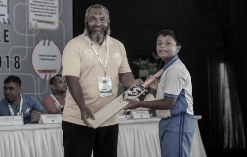 Maadhih ge vakivun: Ekhidhumathah shukuruveri nuvaa kulhivareh nei, ejaaga furaidheveyne dhevana meehaku nei!