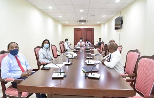 Resort thakun moodhah kuni alhaa massalaigai kamaa behey idhaaraathah Majlis ah haaziru kuranee
