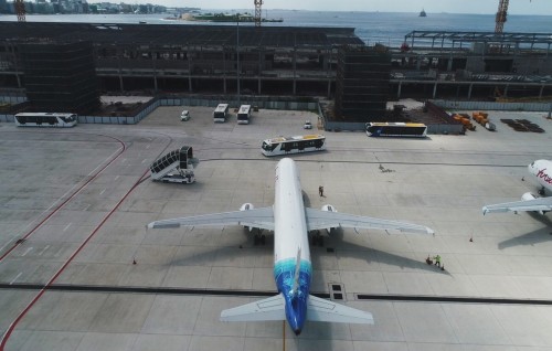 Aa runway aaeku konem dhe minute akun flight jessumuge gaabilukan libijje: VIA
