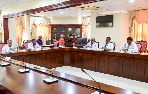 Naazim ge thuhumathu: Fuluhnge flat corruption hingee fuluhunge is faraaithakaai contractor aa gulhigen!