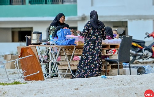 Hiyaa flat sarahaddhugai viyafaari kurun nuhuttunu, muddhathu hamave than than naganee