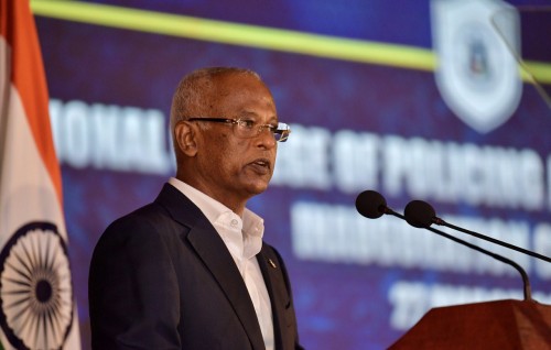 Verikamugai thibee kon baehthoa nubalai India inn ehee vanee seedhaa dhivehinnah: Raees
