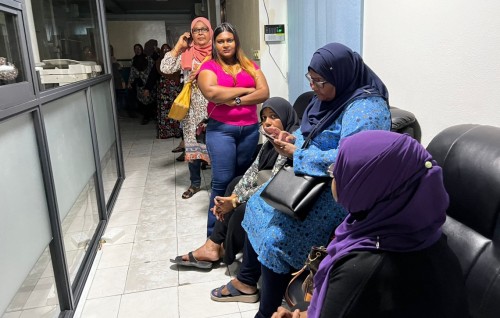 Anhenun ge committee ge member in office therey thibbai thalhu levunee olhumakun: Muizzu