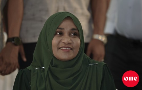 Madam Saajidha ge contract vazeefaa ge kankann saafu kurumah CSC ge member inn committee ah haaziru kuranee