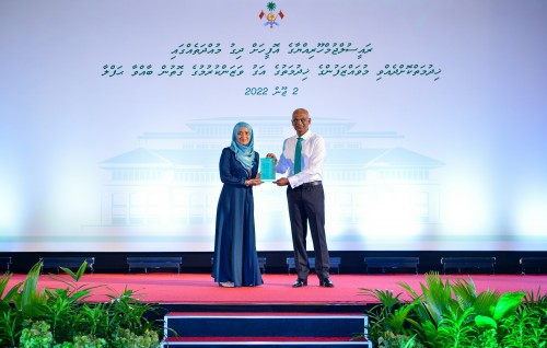 President Solih honours long-serving employees at President's Office