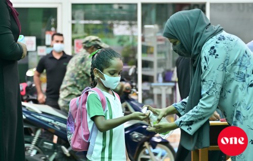 Male sarahahddhuge baeh school thakugai maadhamaa inn feshigen hurihaa dhuvahaku kiyavaidhenee