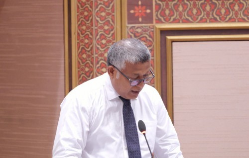 Male rayyithunnah dheynee hamaekani liumeh noon, goathi dhakkaanan, flat ves dheynan: Aslam