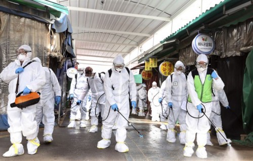 Beijing lockdown tightens as new coronavirus outbreak spreads