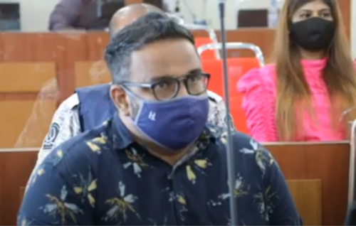 Dhifaaee vakeeleh beynumeh noon, dhauvaathah avahah ninmaidhee: Adeeb
