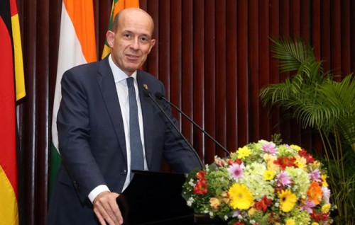France in Raajje ah kanda alhaafai huri safeeru avahaara vejje