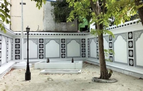 Dhivehi thaareekhu: Shaheedhunge dhuvahaai hilaalee raskamuge dhaurun safuhaaeh