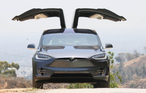 America gai Tesla ge 2 Million ahvvure gina car massala jehihjje