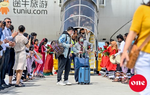 Raajjeyge tour guide inn adhi beyruge travel agent inn certified meehunnah hadhanee