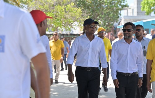Gulhi akee alhainulai dhookohllaifai oiy rasheh, alhuga'ndumen gulhi ah iskan dhinee  ehenve: Raees