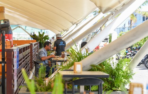 Kanboduvunthah bayaankoh cafe' restaurant thakuge veringe faraathun majileehashaai HPA ah petition eh hushahalhaifi