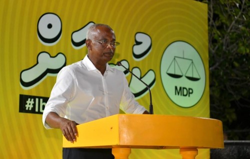 Komme rashakun ves fennanee bodu thafaathakun inthihaabu kaamiyaabu vaane manzaru: Raees