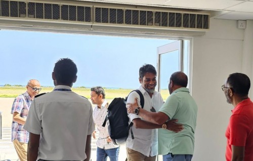 JP aa bahdhalukuraa Nasheed faction ge mandhoobunge team gai Raees Solih ge advisor Shihab!
